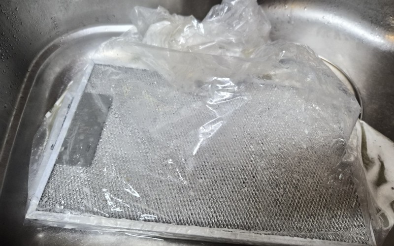 주방 후드 필터 청소 방법 및 과탄산소다 20분 기름때 분해 노하우 -
