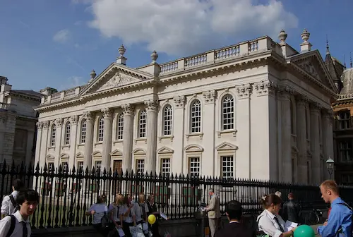 케임브리지대학교 대표 건물 Senate House 전경