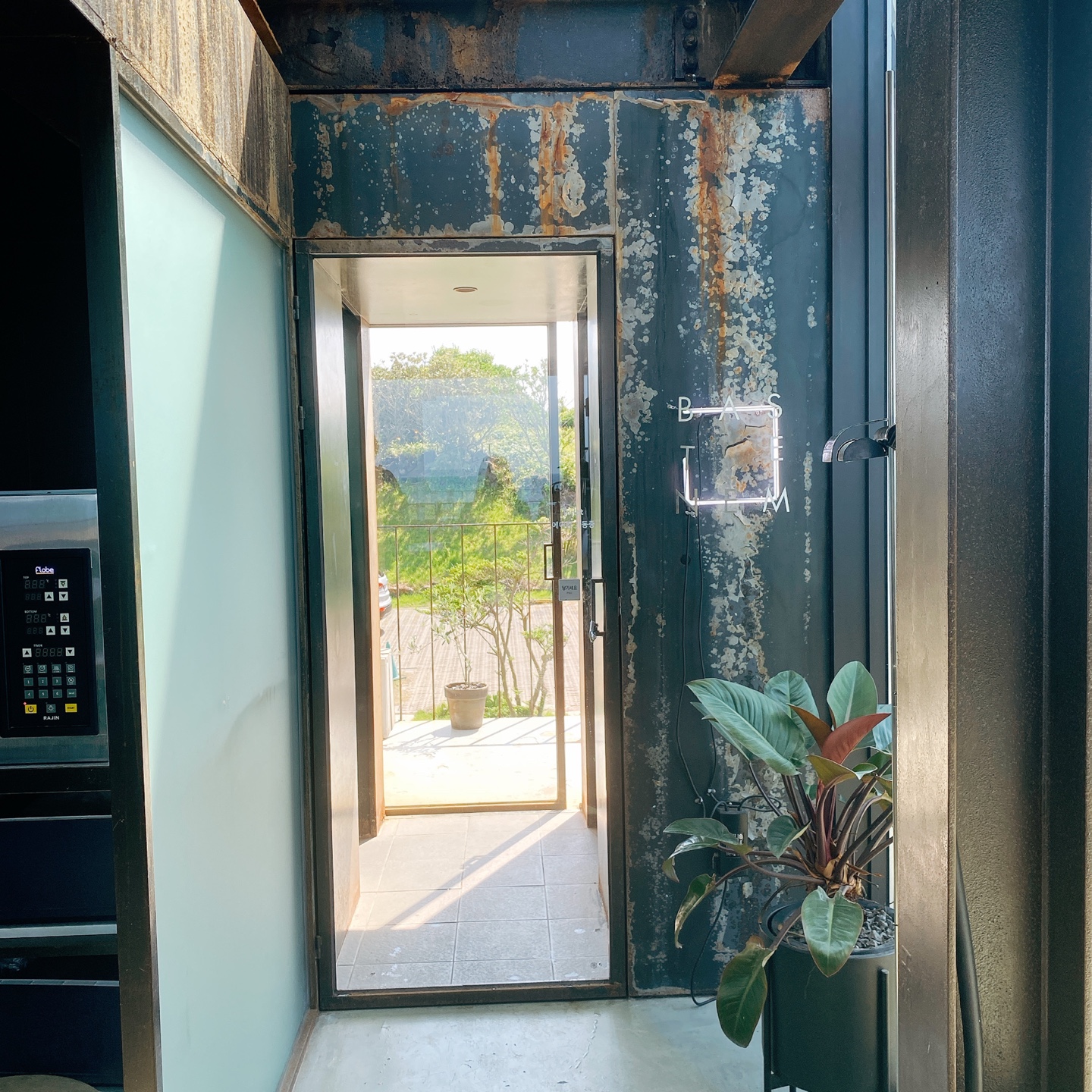 제주 구좌 평대해변 르토아베이스먼트 카페ㅍ