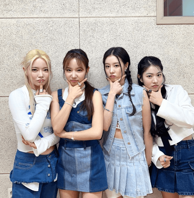 피프티피프티 단체사진