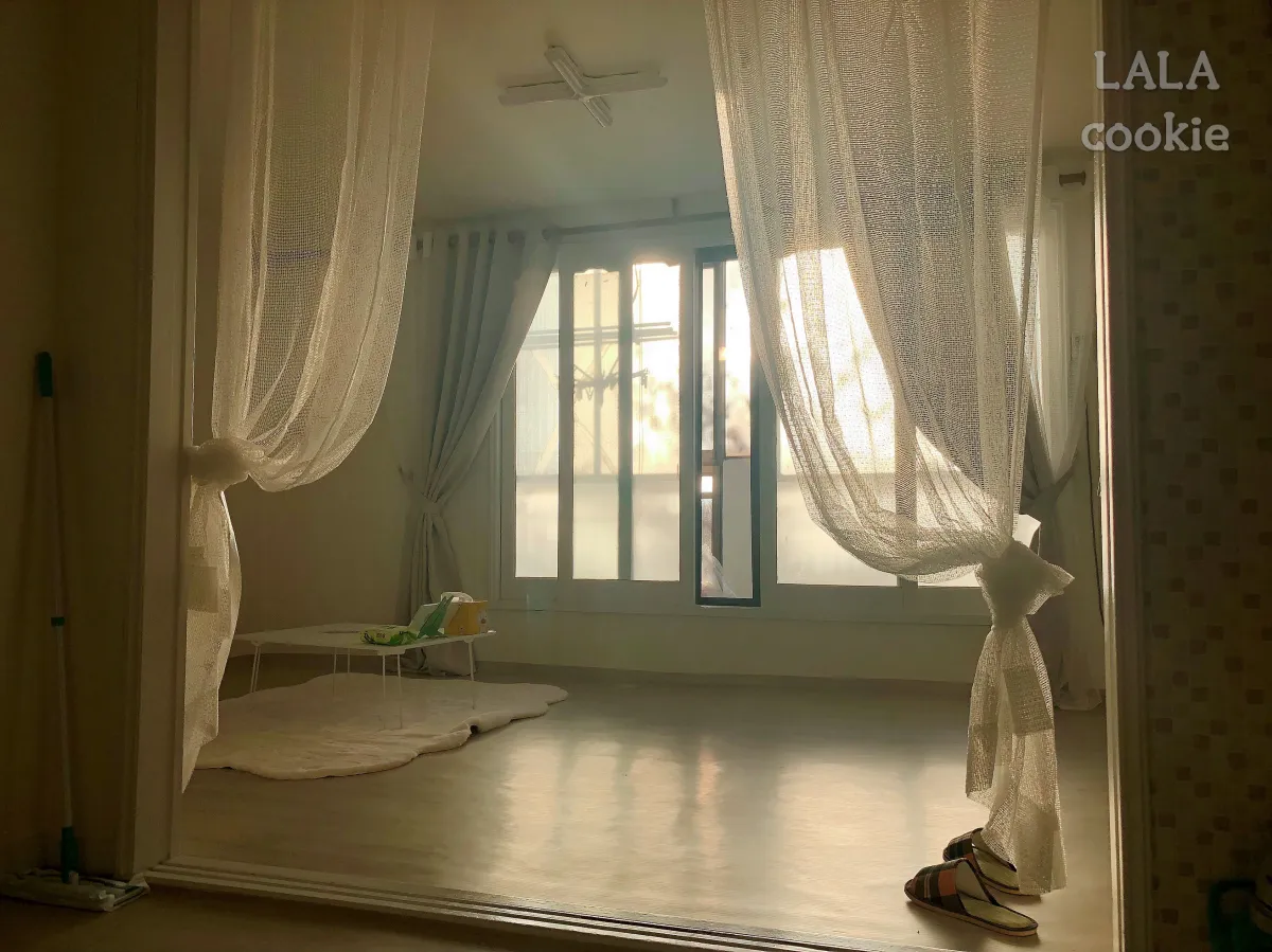 월세-계약-만료-전-이사갈-때-거실-사진