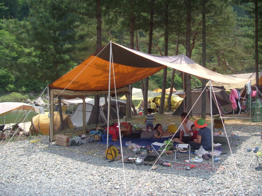 리버힐즈 캠핑장 숲속 캠핑 사이트 풍경