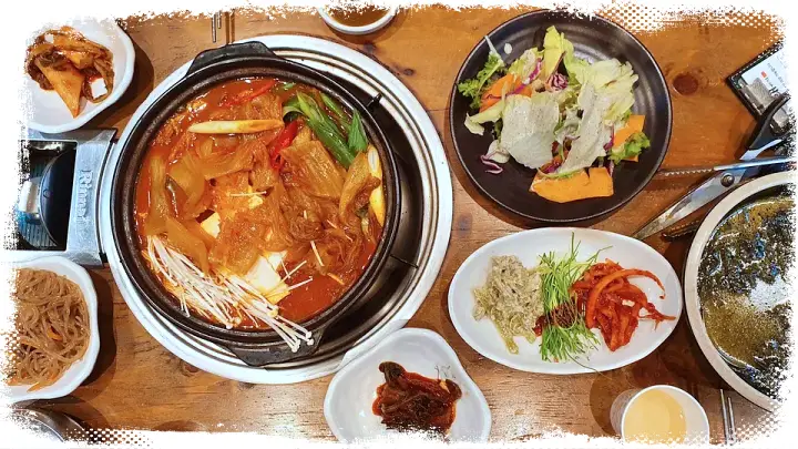 맛있고 싸다고 6천원에 골라먹는 돼지고기 김치찌개, 동태찌개, 콩비지찌개, 순두부찌개, 된장찌개 맛집 신설동 서울풍물시장 맛집