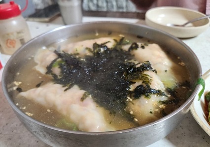 손만둣국