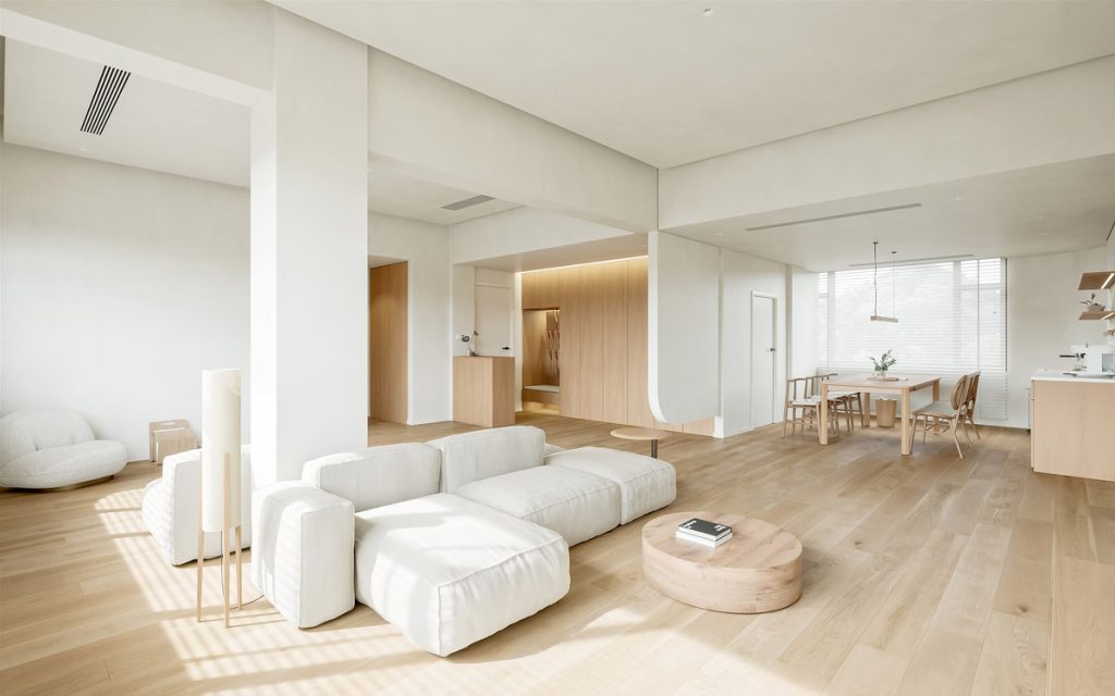 낮 시간의 실내 공간