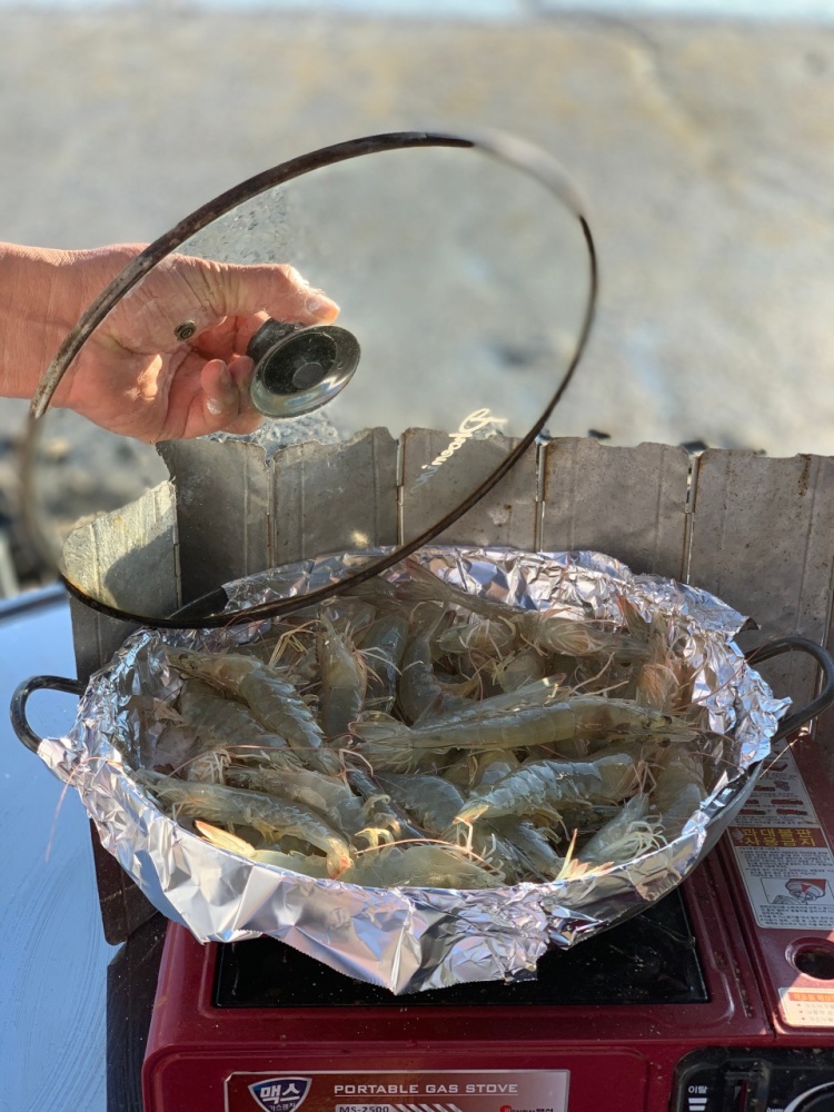 기다린 맛 제철 새우 납시오 오션뷰 바다 보며 먹는 새우라면, 왕새우 소금구이 인천 강화도 맛집 추천 생방송투데이 리얼맛집 오늘방송 김피디가 떴다