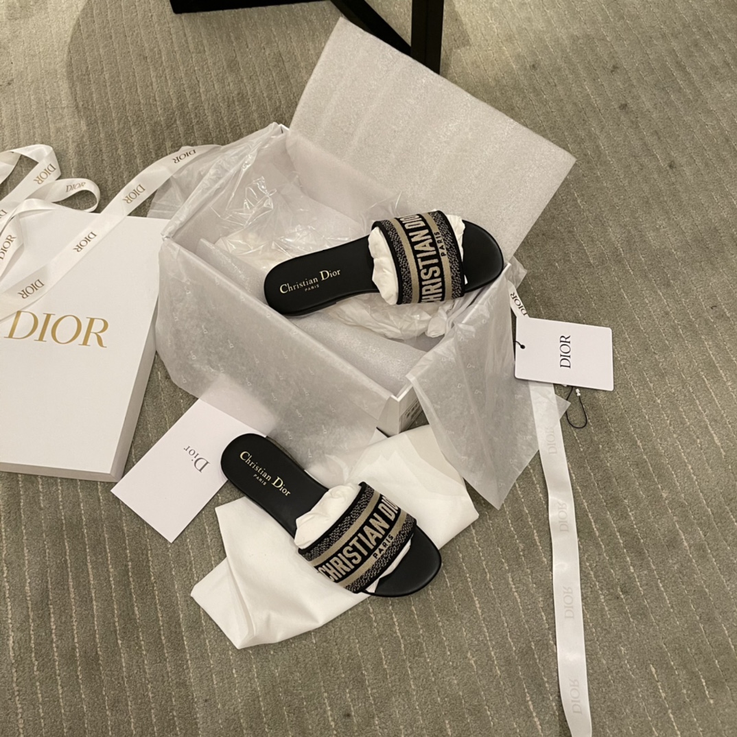 에스리아 디올 디웨이 뮬 슬리퍼 블랙