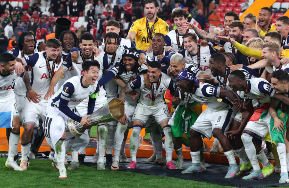 손흥민 토트넘 유로파리그 우승 트로피