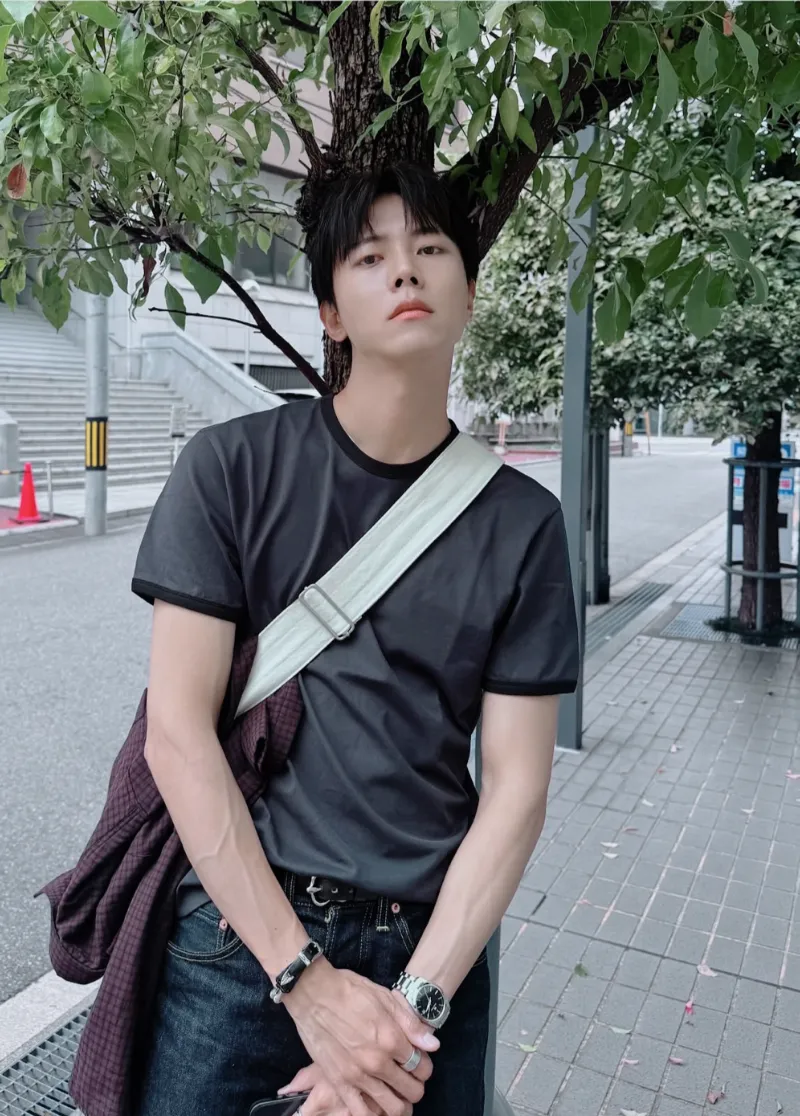 주우재 가방, 주우재 토트백, 주우재 보테가베네타, 보테가베네타 라지 디아고, 보테가 남자 가방, 남자 명품 가방 추천, 남자 가죽 토트백, 조용한 럭셔리, quiet luxury, 인트레치아토 토트백, 보테가 신상 가방, 주우재 착장 가방, 데일리 가방 추천, 출근룩 가방, 여행용 토트백, 주우재 패션, 남자 꾸안꾸룩, 남친룩