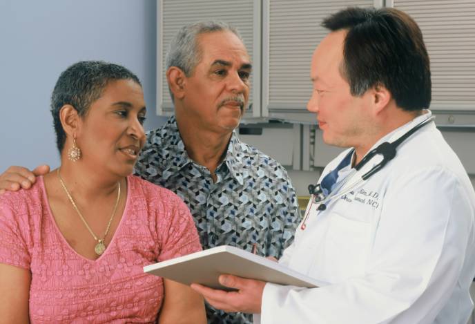 운동을 하고 있는 중년 부부