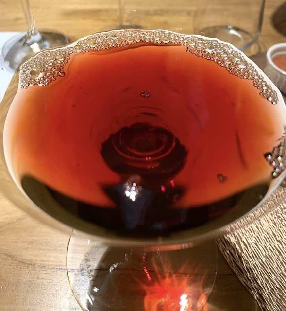 오래 숙성한 바롤로 와인의 색