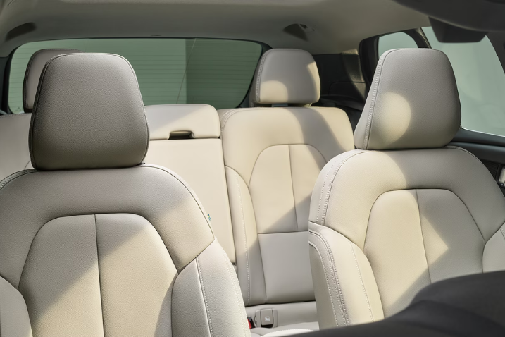 2023 볼보 XC40 마일드 하이브리드 인테리어