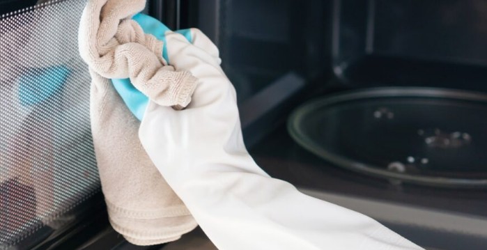 간단하고 효과적인 전자레인지 청소법