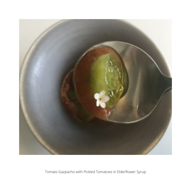 토마토 가스파초와 엘더 플라워 시럽에 절인 방울토마토