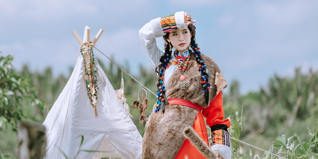 몽골 전통 의상 소녀