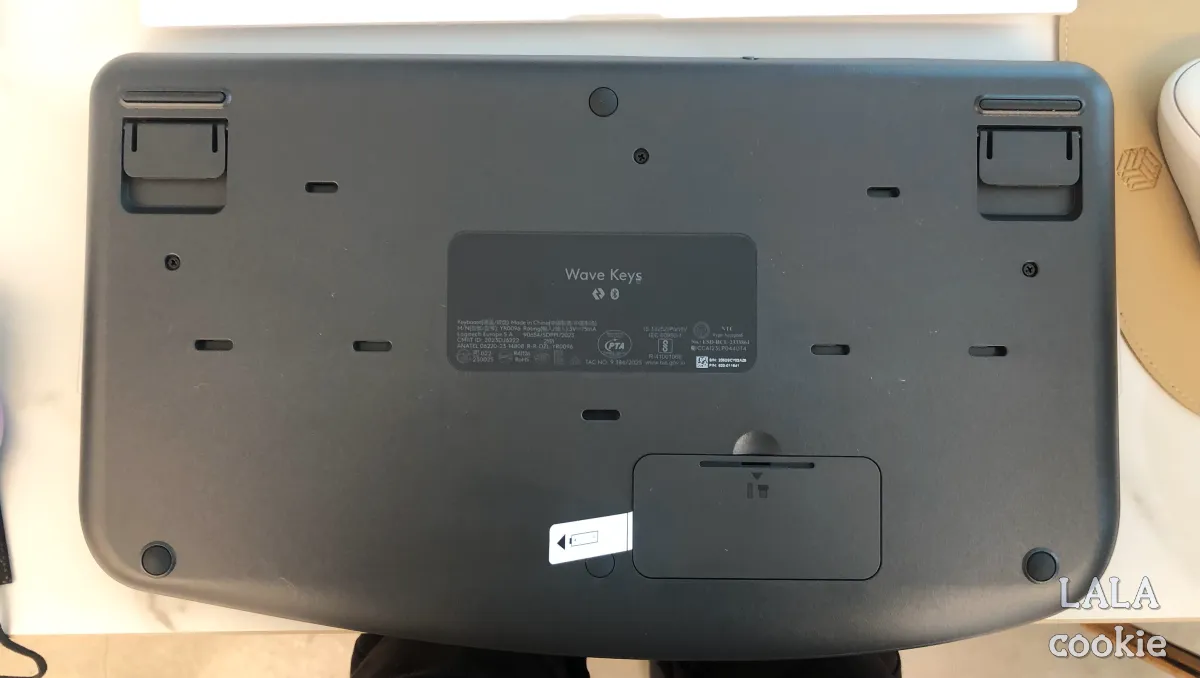 직장인-키보드-추천-손목-편한-로지텍웨이브-본체-뒷면