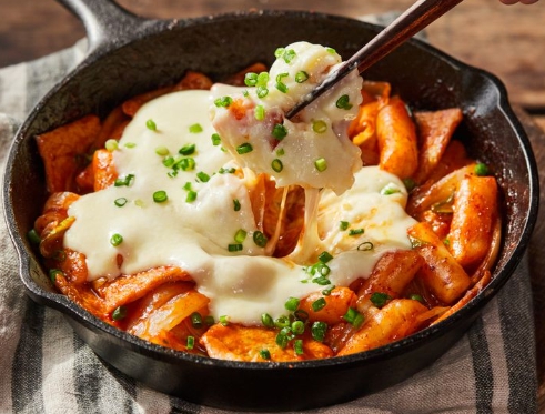 한국의 떡 종류 떡볶이-치즈 떡볶이