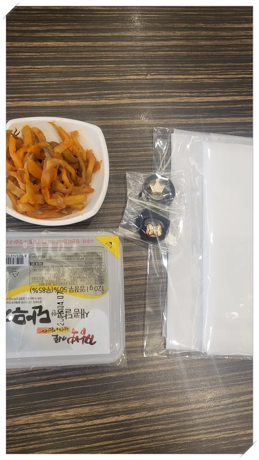 앞치마-머리끈-단무지-반찬