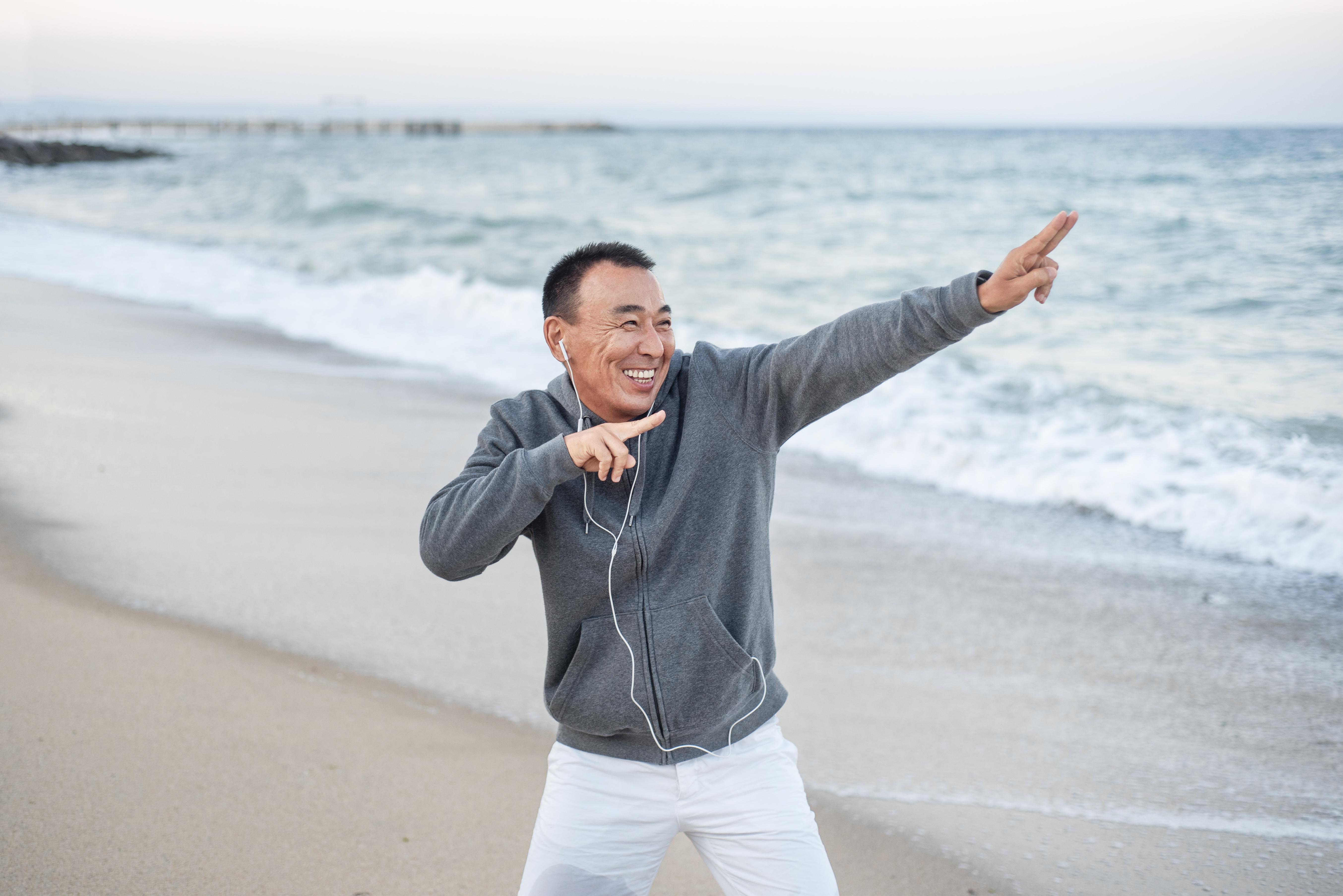 활기찬 중년 남성의 모습