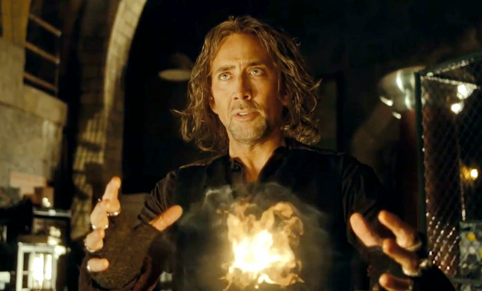 마법사의 제자 발타자르 블레이크가 주인공 데이브에게 마법 시범을 보여주는 장면