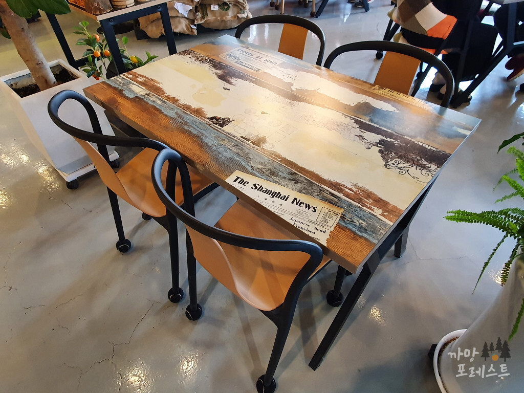 여훈커피 내부 분위기