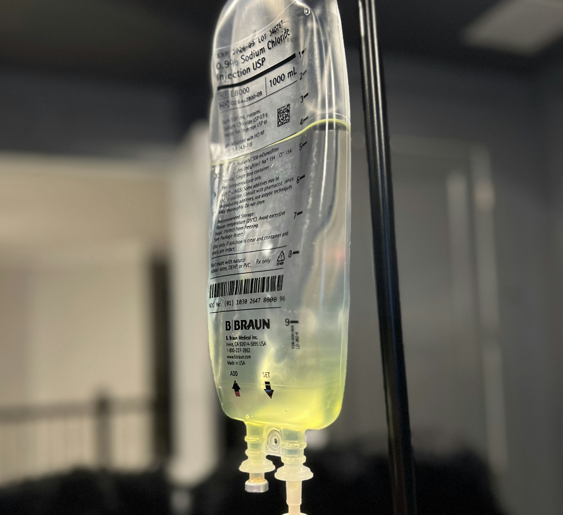 폴대에 걸려있는 수액백