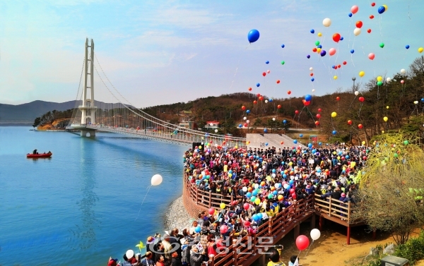 충남 예산군 '예당호 출렁다리' 소개