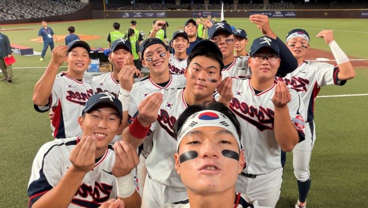제14회 U18 아시아청소년야구선수권대회 우승을 차지한 뒤 기뻐하는 한국 U18 야구대표팀 선수들. / 대한야구소프트볼협회 제공