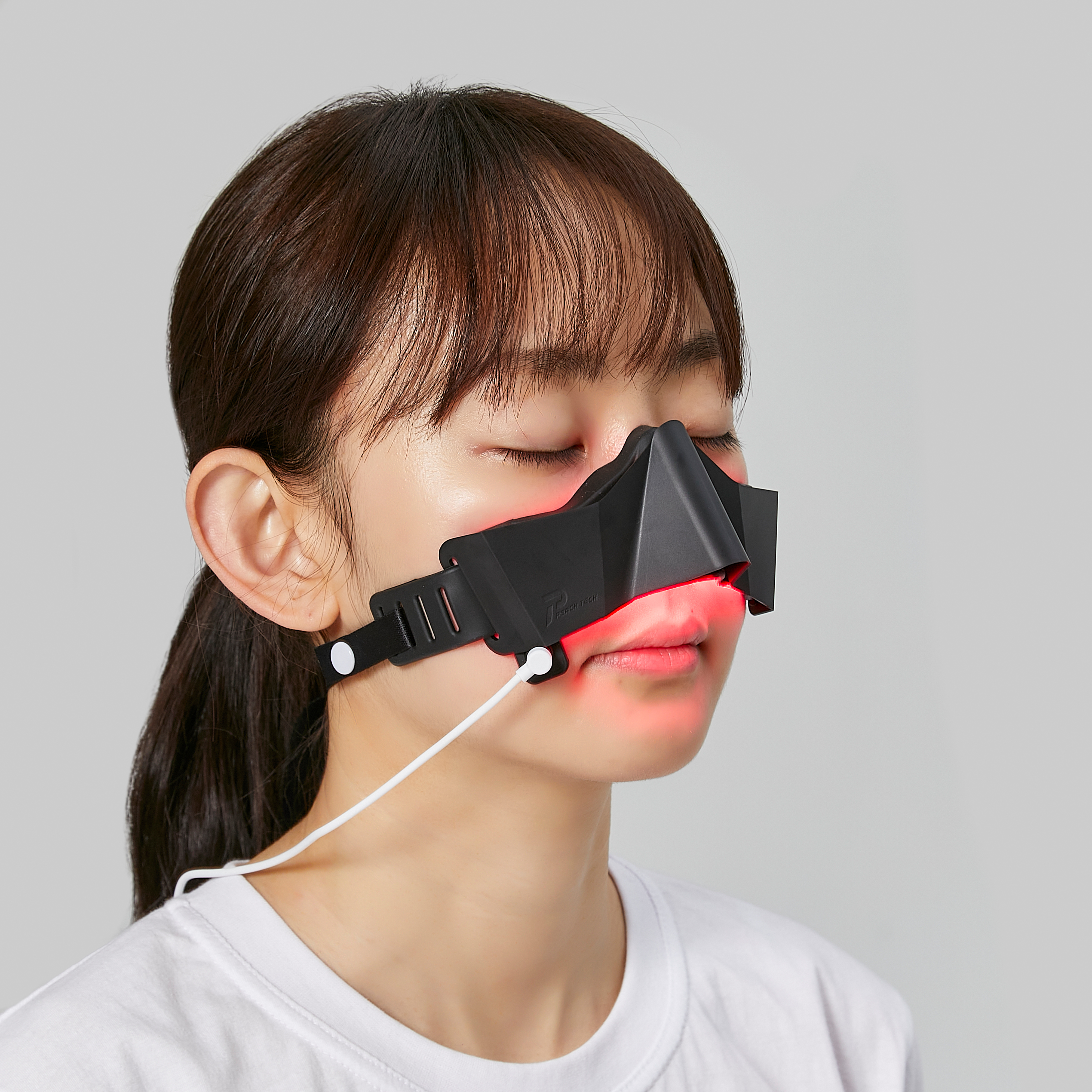 판타리얼 근적외선 온열찜질기 사용 모습 - 일상에서도 편하게 언제든지 착용하여 사용 가능합니다.