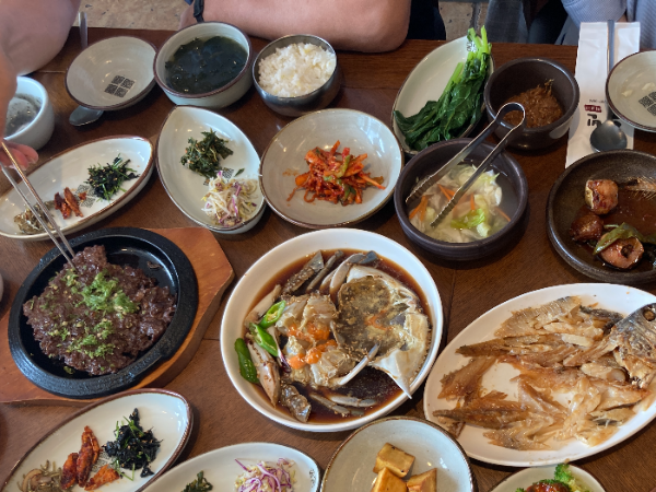 매운떡갈비, 간장게장 그리고 법성포가 중국에서 수입해온 부세를 굴비로 바꾼 보리굴비
한 상 가득