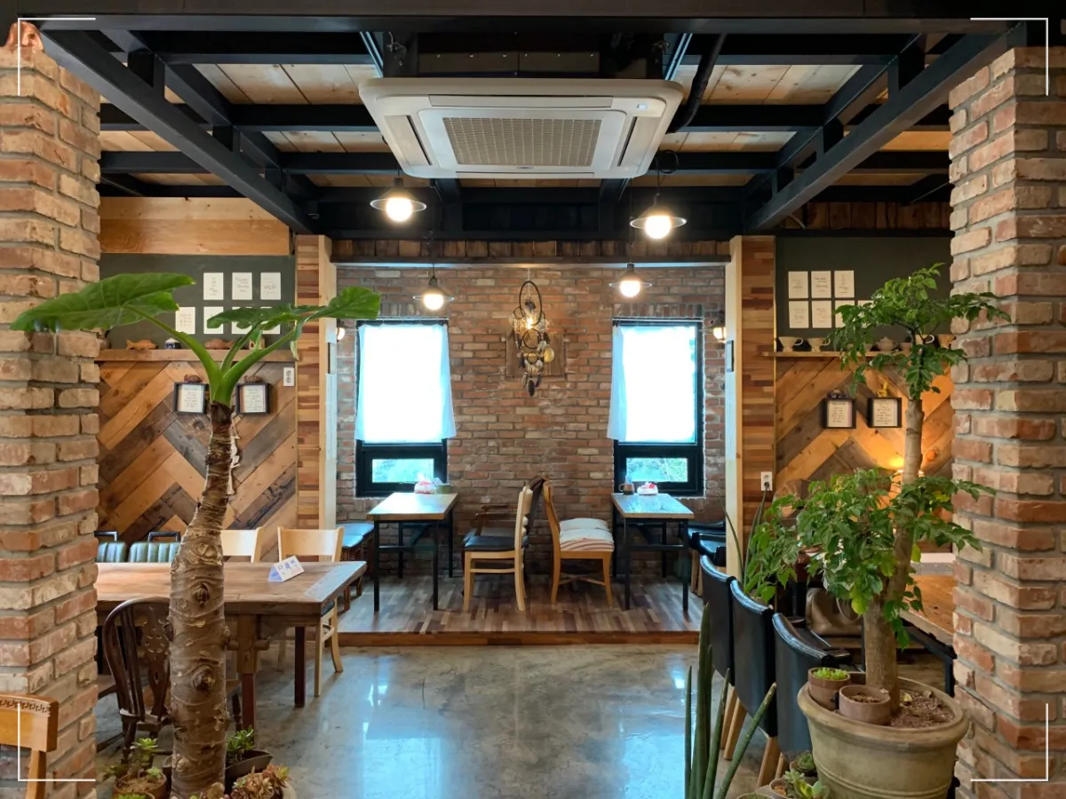 우굼-제주도-애월-국수-성게 전복장 비빔밥-톳튀김 명란 비빔밥-톳-바릇국수-몰망국수-고기국수-해산물국수-내부