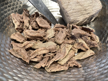 소고기장조림 맛있게 하는법 - 홍두깨살 손으로 찢기