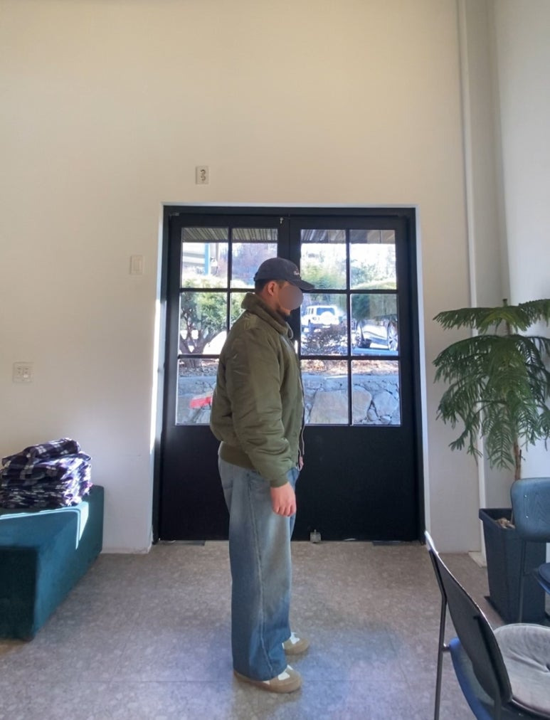 데일리룩('26.1.1.)브이투 스톤워싱 빈티지 볼캡, 알파인더스트리 B-15 항공자켓 점퍼, 어커버 롱슬리브 티셔츠, 에러스익셉티드 왁스드 데님 팬츠, 커먼센스 독일군 스니커즈