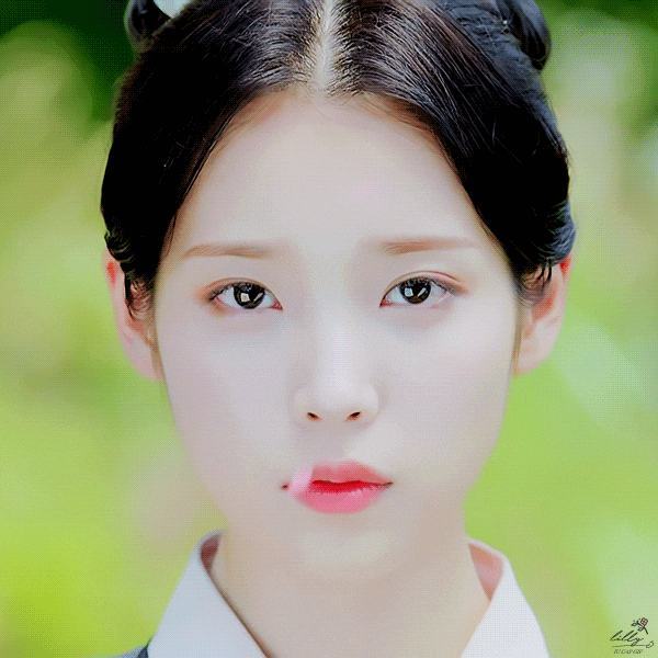 달의 연인 보보경심 려 - 처연히 바라보는 아이유