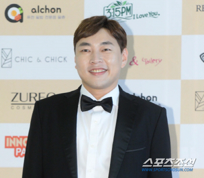 개그맨 이진호, 불법 도박 자진 고백과 예능 프로그램 하차