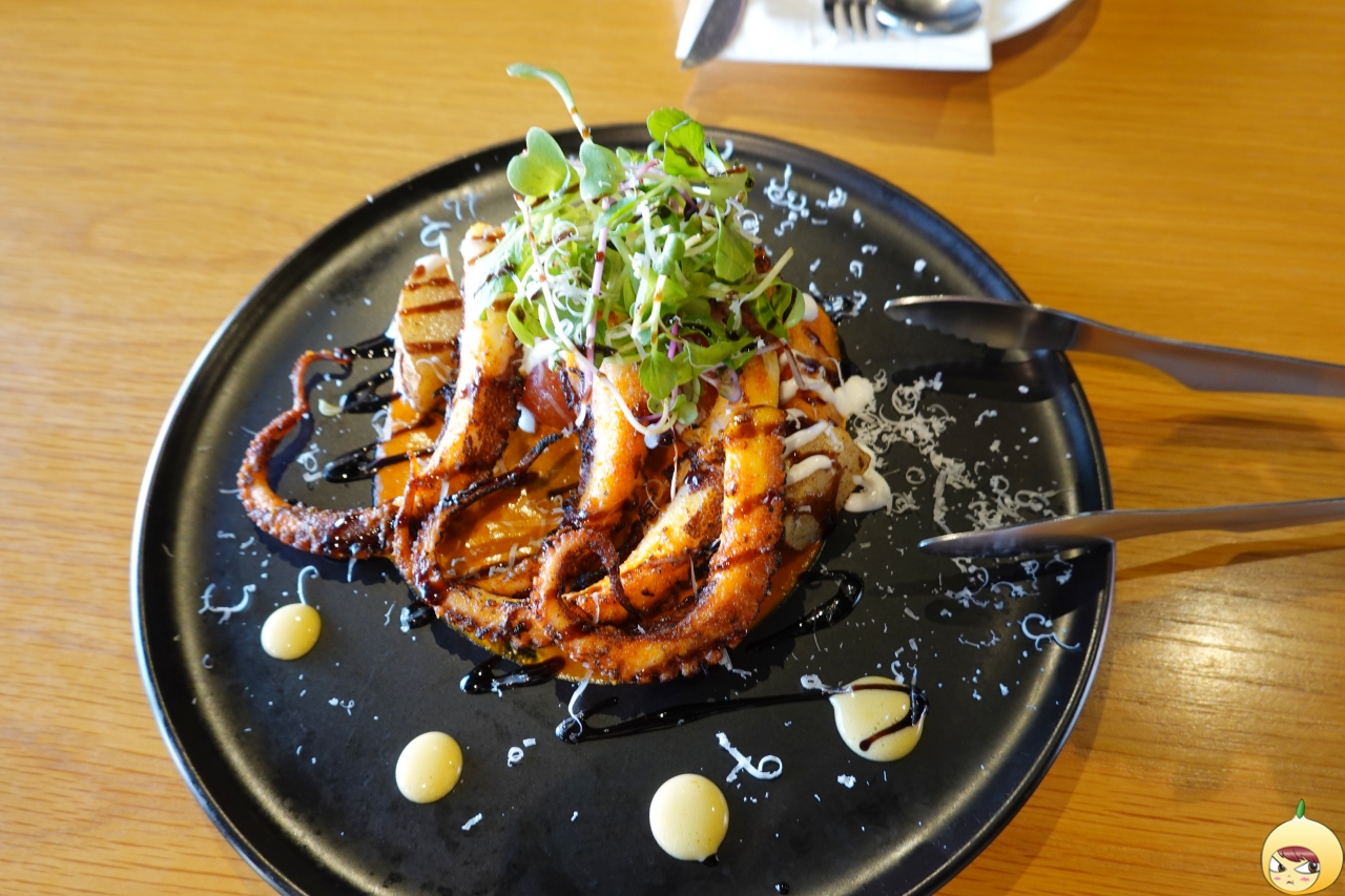 시그니처 문어샐러드