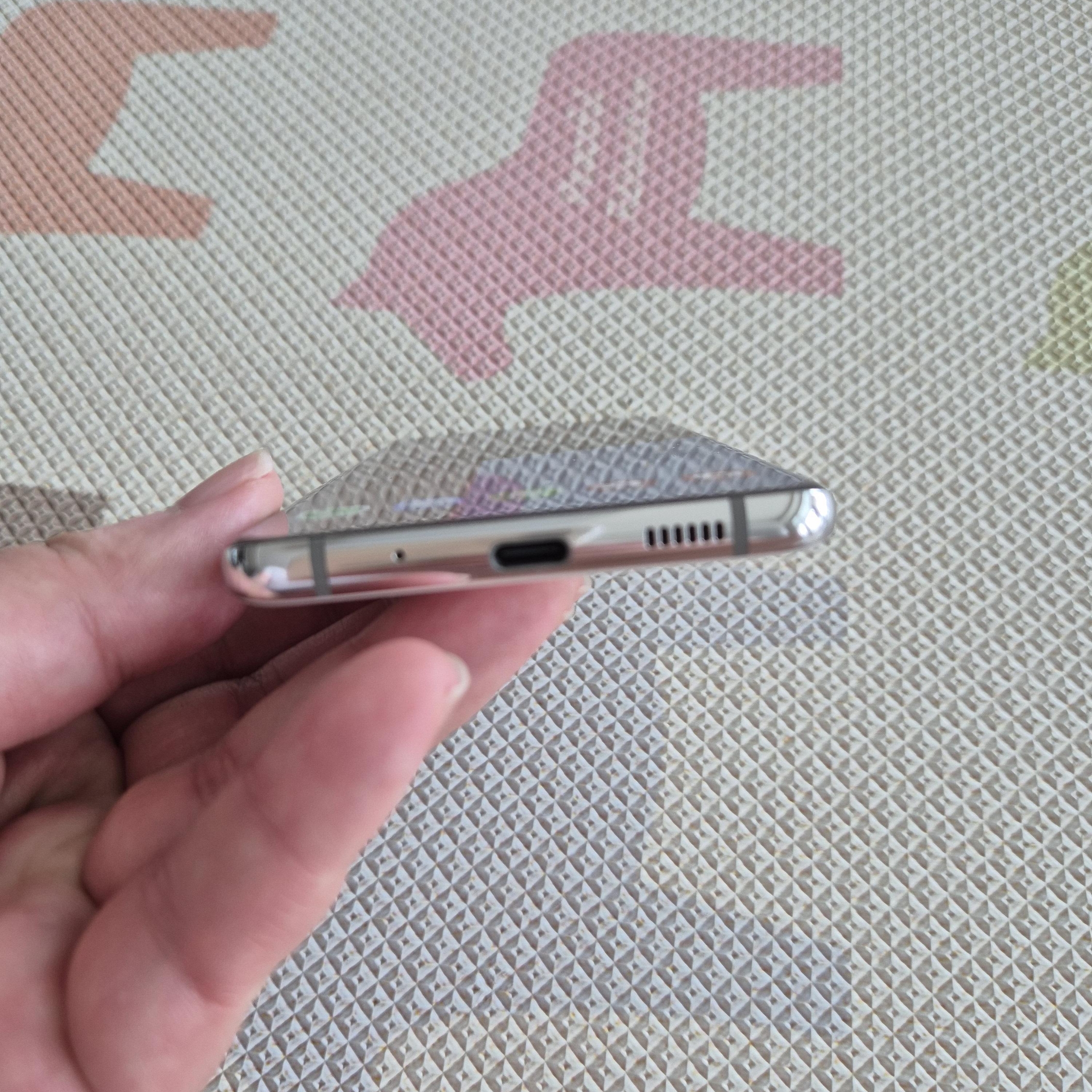 갤럭시 퀀텀2 충전포트