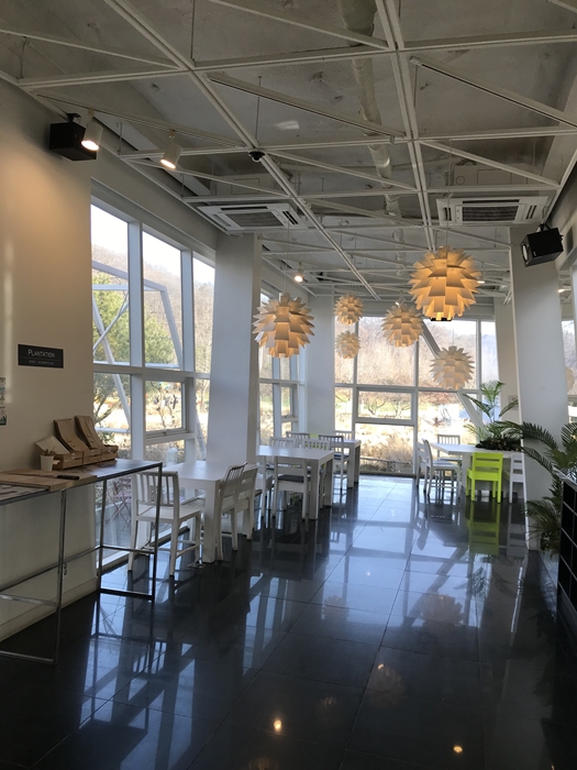 플랜테이션 베이커리 카페 내부