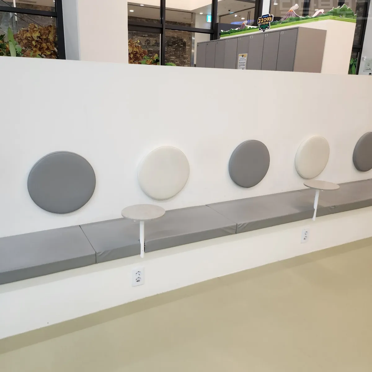 고고다이노-키즈카페-쉴곳-의자