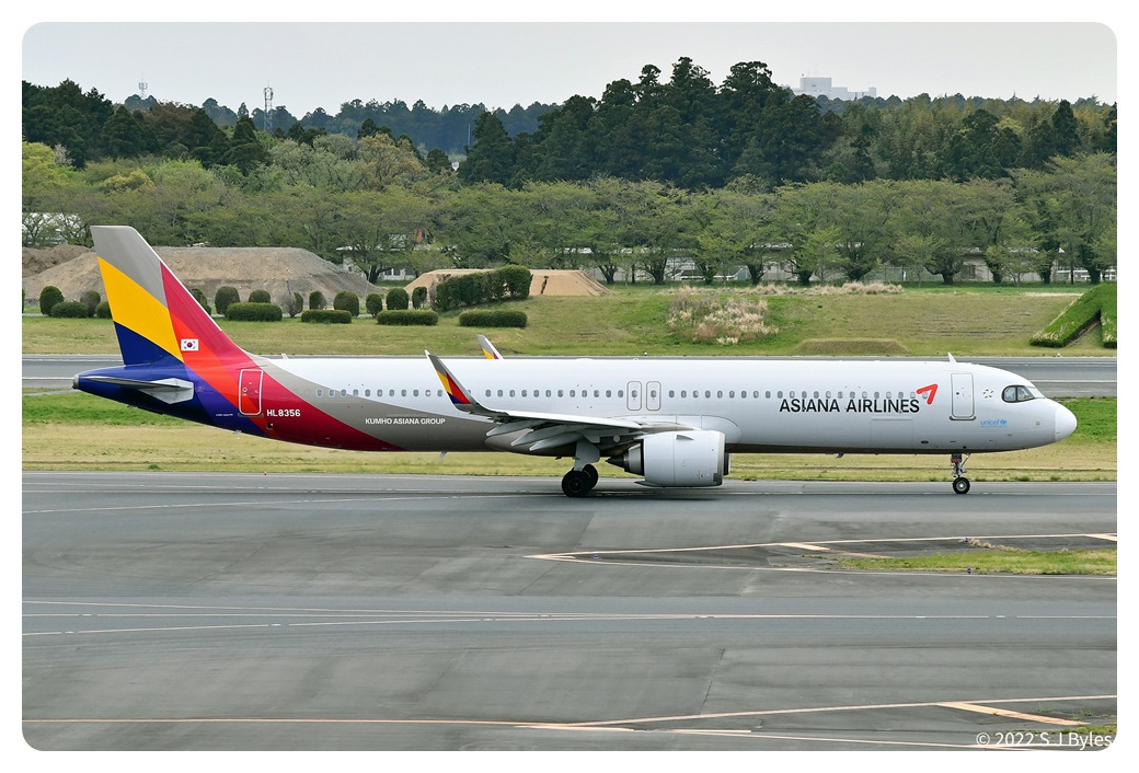 아시아나항공 A321NEO이 공항에 있는 모습을 찍은 사진