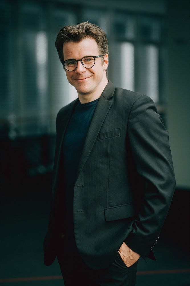 지휘자 야쿠프 흐루샤