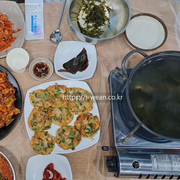 미역국와 굴전이 있습니다.