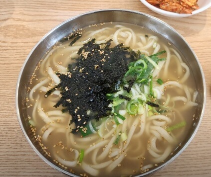 생방송투데이 막 퍼주는 집 얼만데요? 서울 광진구 중곡역 5000원 칼국수 맛집 이상홍두깨손칼국수