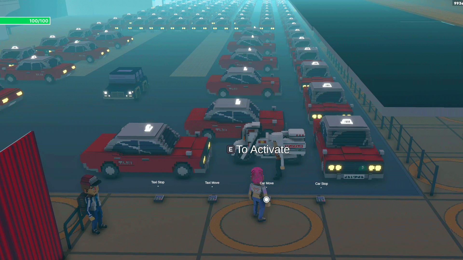 양쪽으로 비켜선 택시들 사이로 검정색 차량이 통과하고 있다.