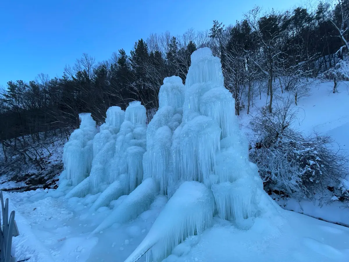 청양 알프스마을 얼음분수