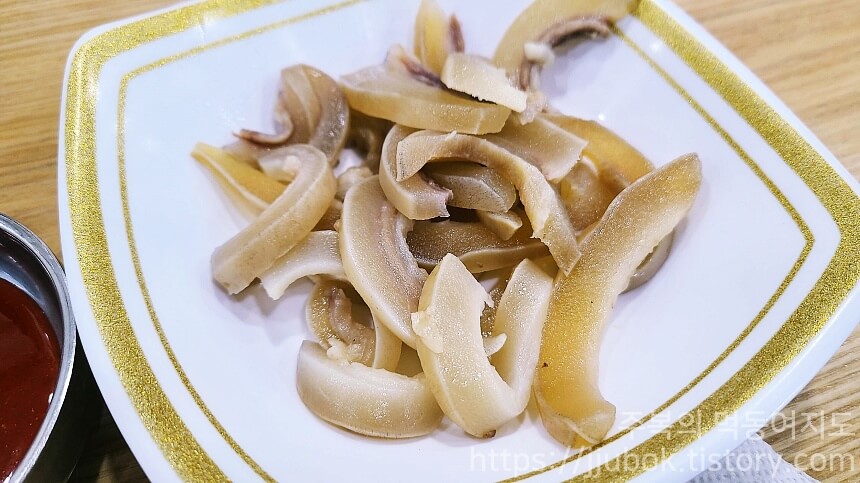 나주곰탕-하얀집-밑반찬-돼지껍데기