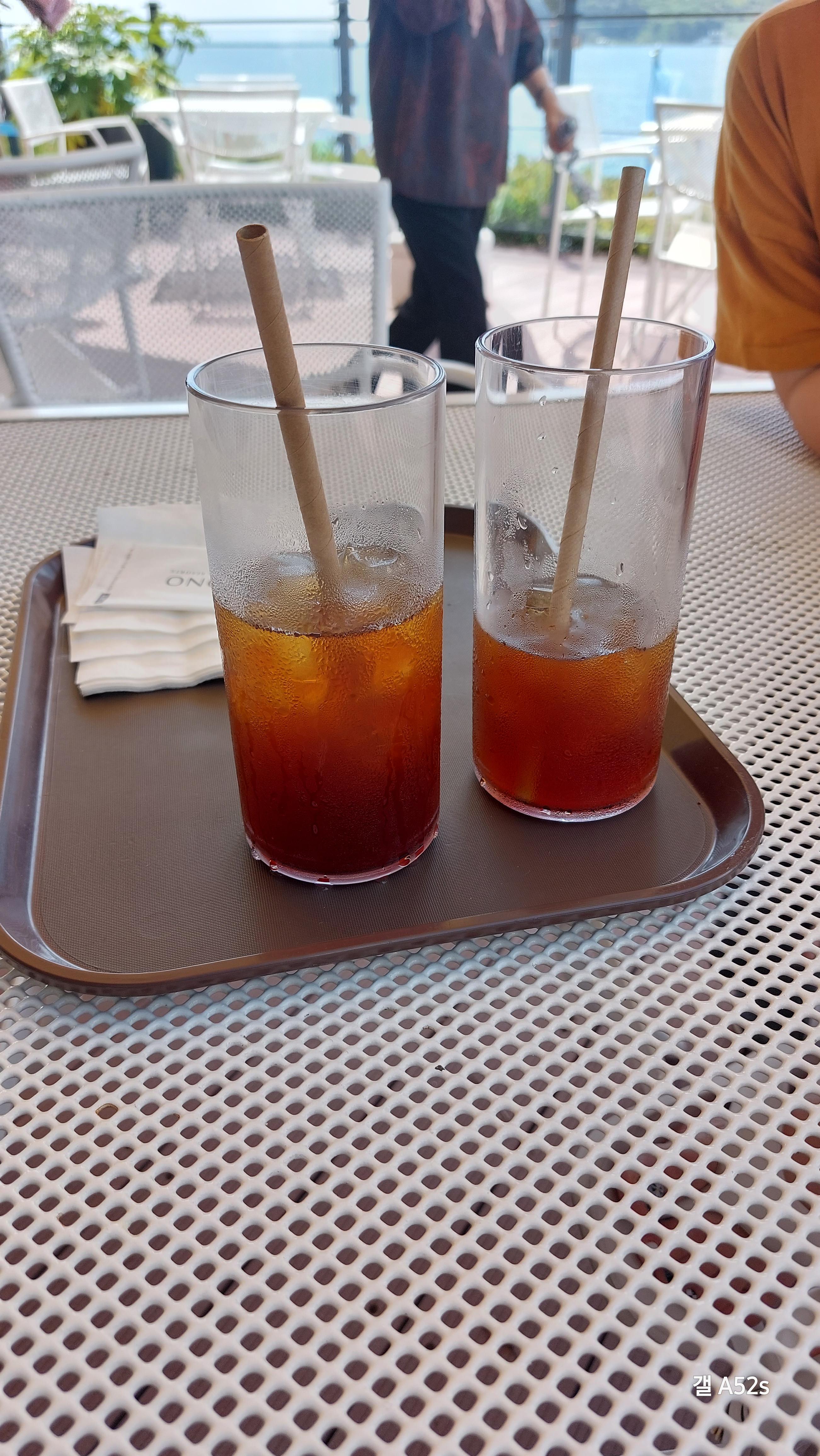 산토리니 광장에서 리프트를 타고 지하로 내려가면, 마리나베이 카페가 보입니다.