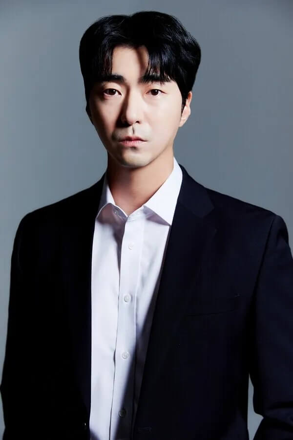 박정표 홍보 포스터로 아직 어떤 역할인지 나오지 않았어요.