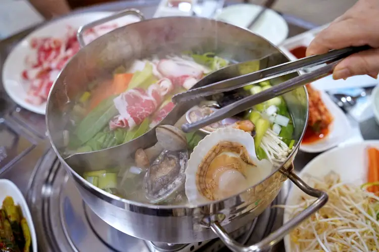 관자, 차돌박이, 전복을 하나로 키조개 삼합 연 매출 60억 정지복 갑부 맛있는 식당 보령 대천해수욕장 맛집 서민갑부 388회 방송 정보