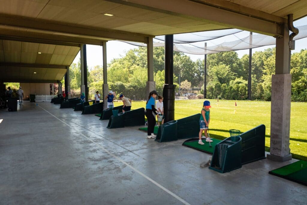 CityParks Golf 뉴욕무료썸머캠프 직접 골프를 배우는 아이들